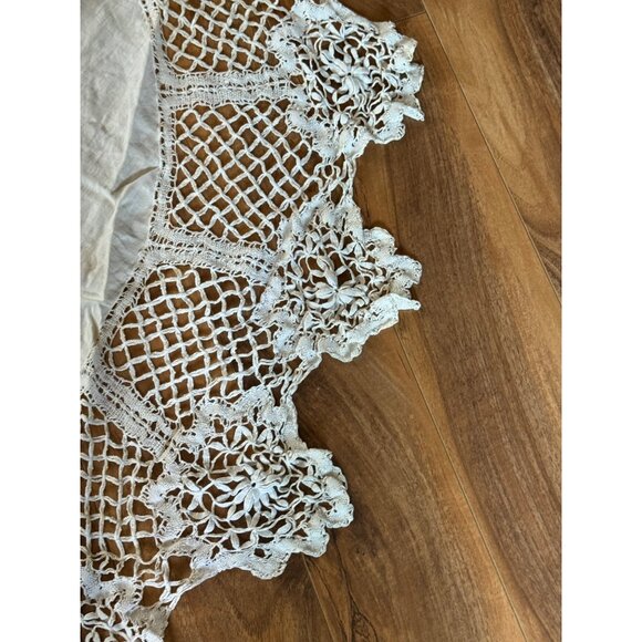 Vintage Handmade Crochet Lace Tablecloth With Floral Design & Openwork Pattern - Picture 3 of 6